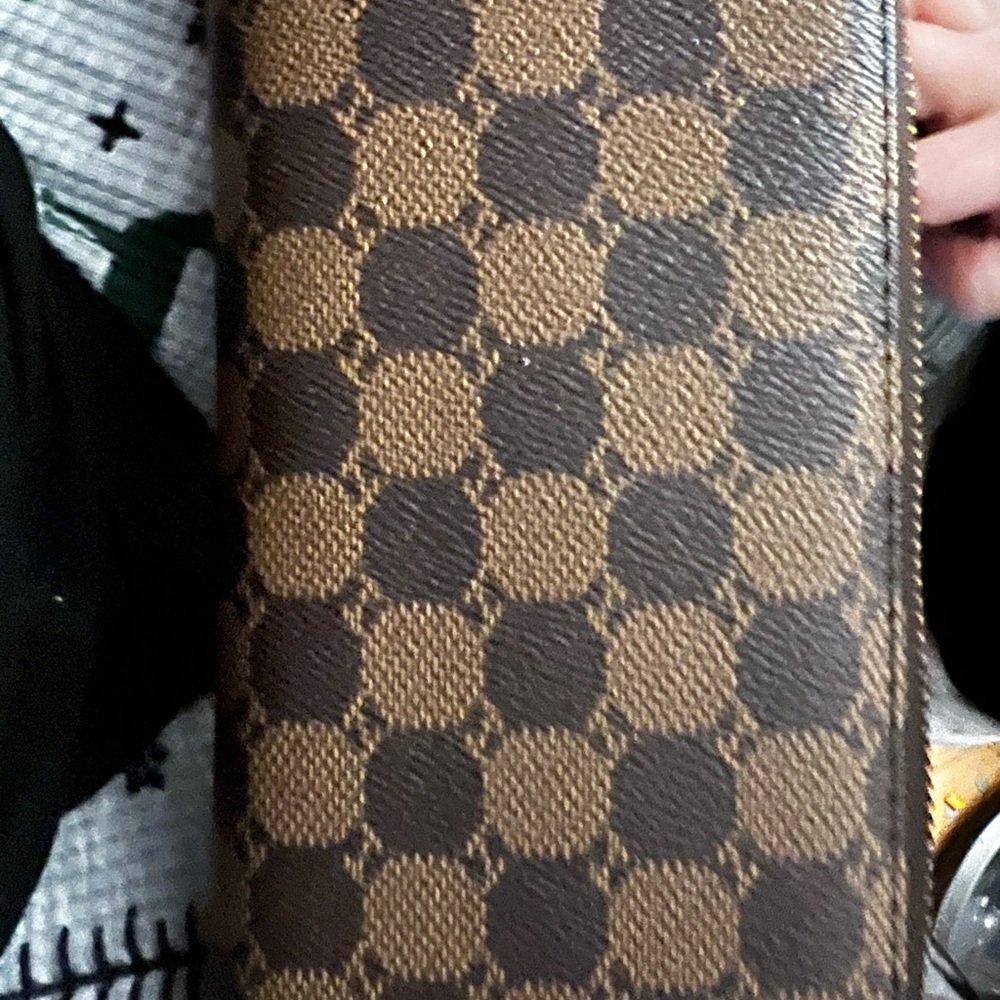 LV wallet - Picture 3 of 3